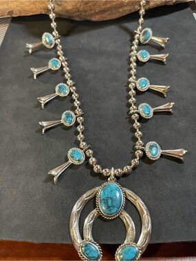 EUC / Traditional Design Necklace /Squash Blooms / Simulated Turquoise / 3+grams